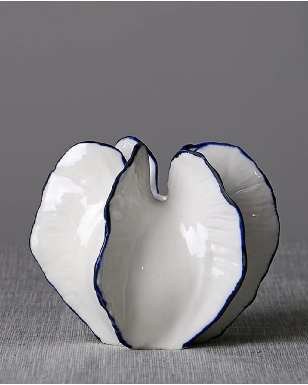 AureVasque: Decorative Ceramic Vase with Elegant Silhouette – for Table & Shelf