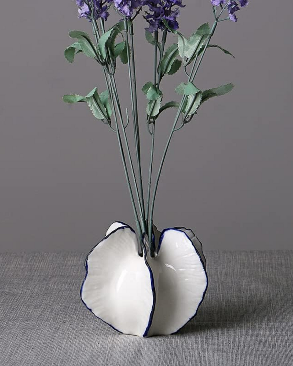 AureVasque: Decorative Ceramic Vase with Elegant Silhouette – for Table & Shelf