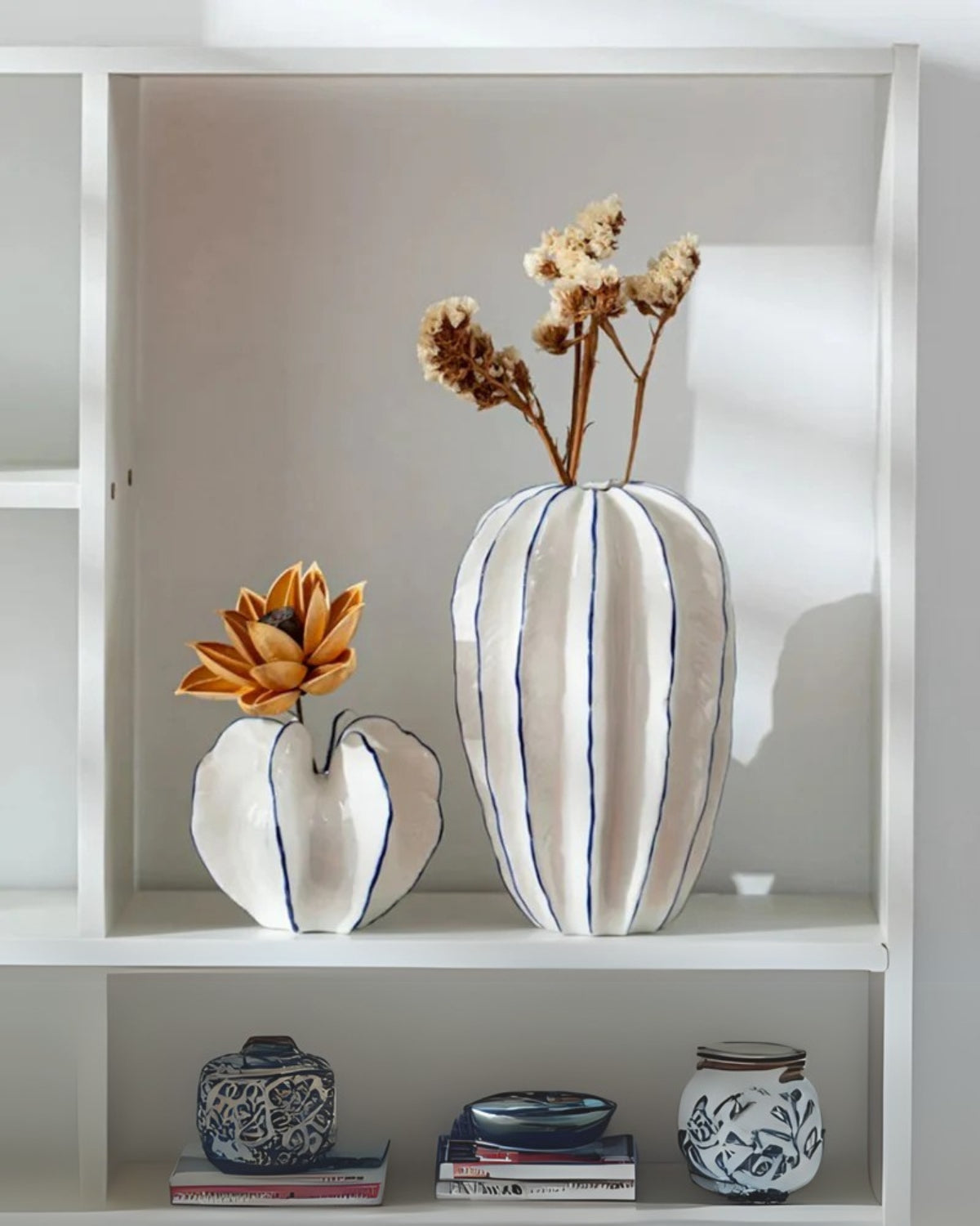 AureVasque: Decorative Ceramic Vase with Elegant Silhouette – for Table & Shelf