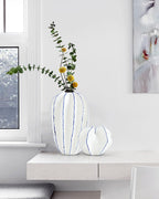 AureVasque: Decorative Ceramic Vase with Elegant Silhouette – for Table & Shelf