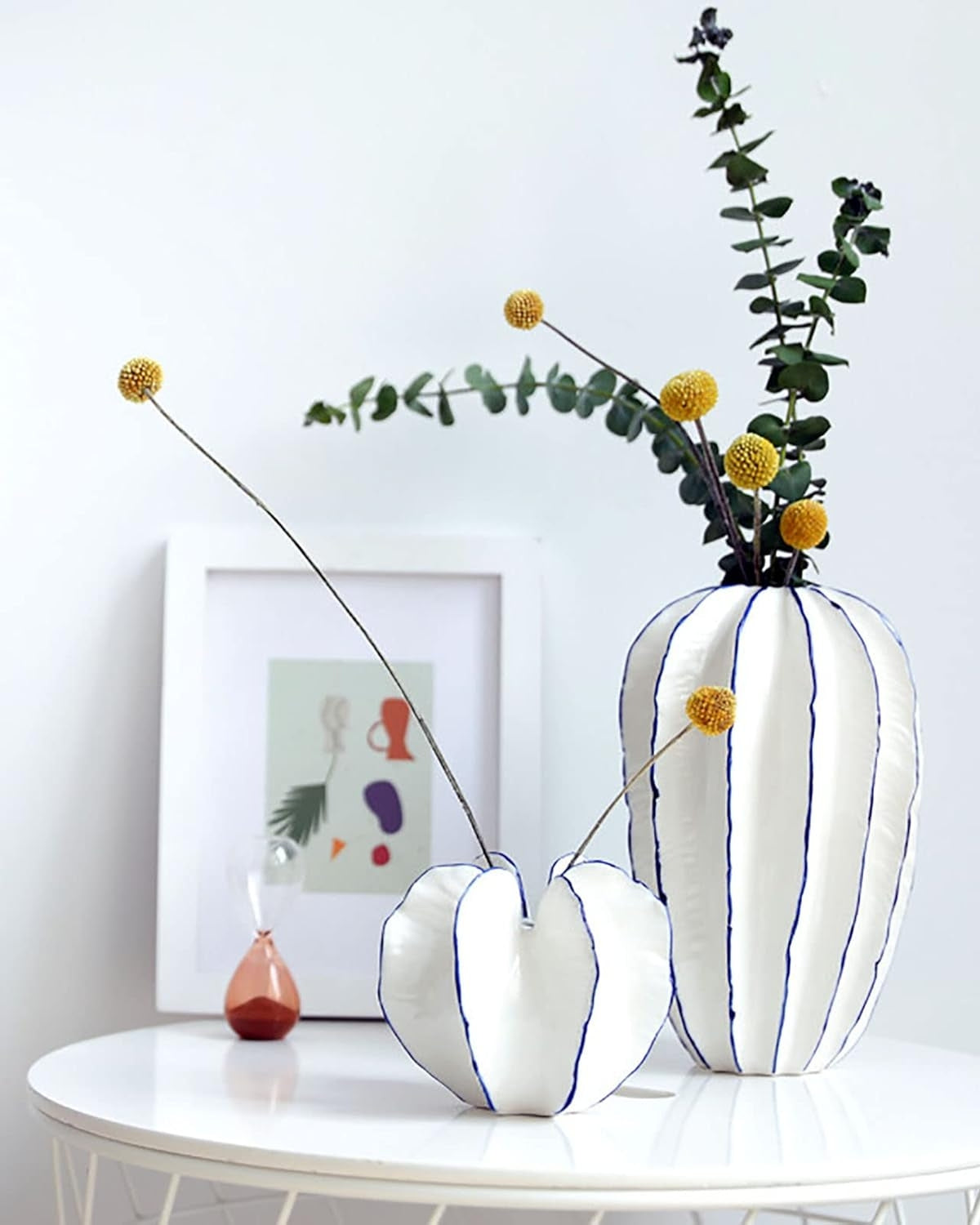 AureVasque: Decorative Ceramic Vase with Elegant Silhouette – for Table & Shelf