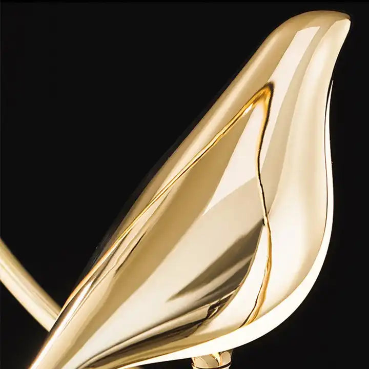 AuriBird: Golden Designer Pendant Light with Bird – Stylish Light for Tranquil Living Spaces