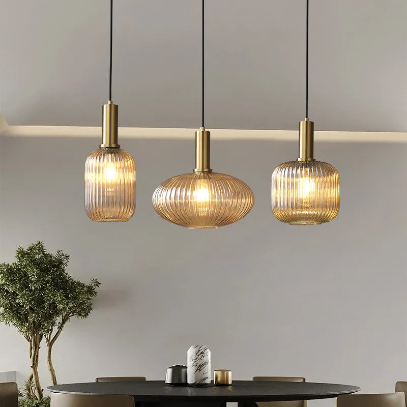 AuriGlas: Glass Pendant Light in Vintage Design – Elegant Hanging Lamp with Brass Details