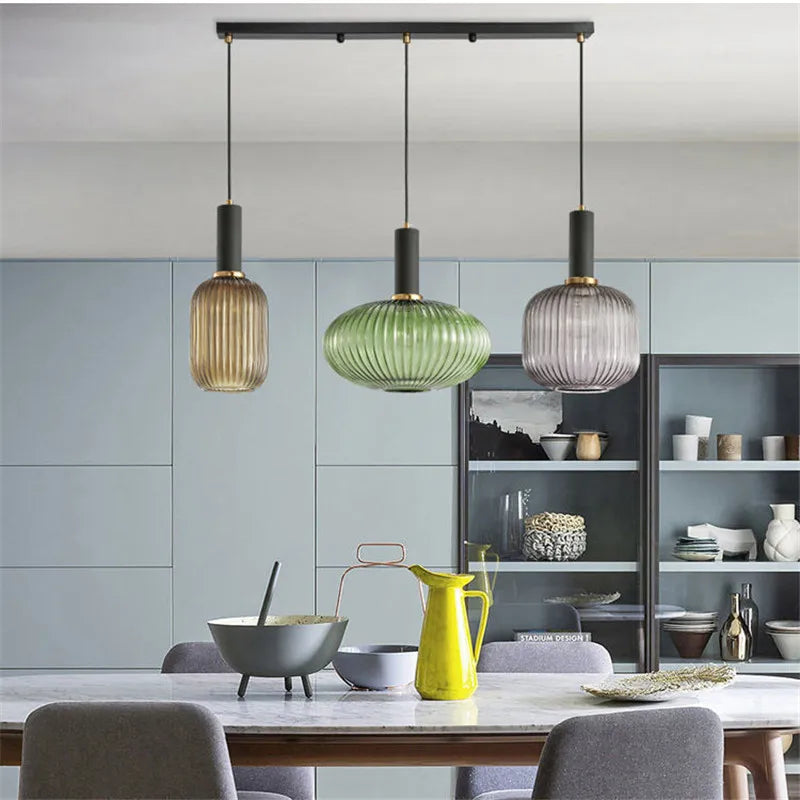 AuriGlas: Glass Pendant Light in Vintage Design – Elegant Hanging Lamp with Brass Details