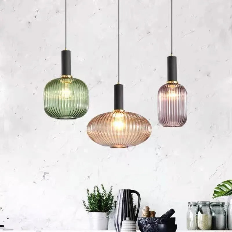 AuriGlas: Glass Pendant Light in Vintage Design – Elegant Hanging Lamp with Brass Details