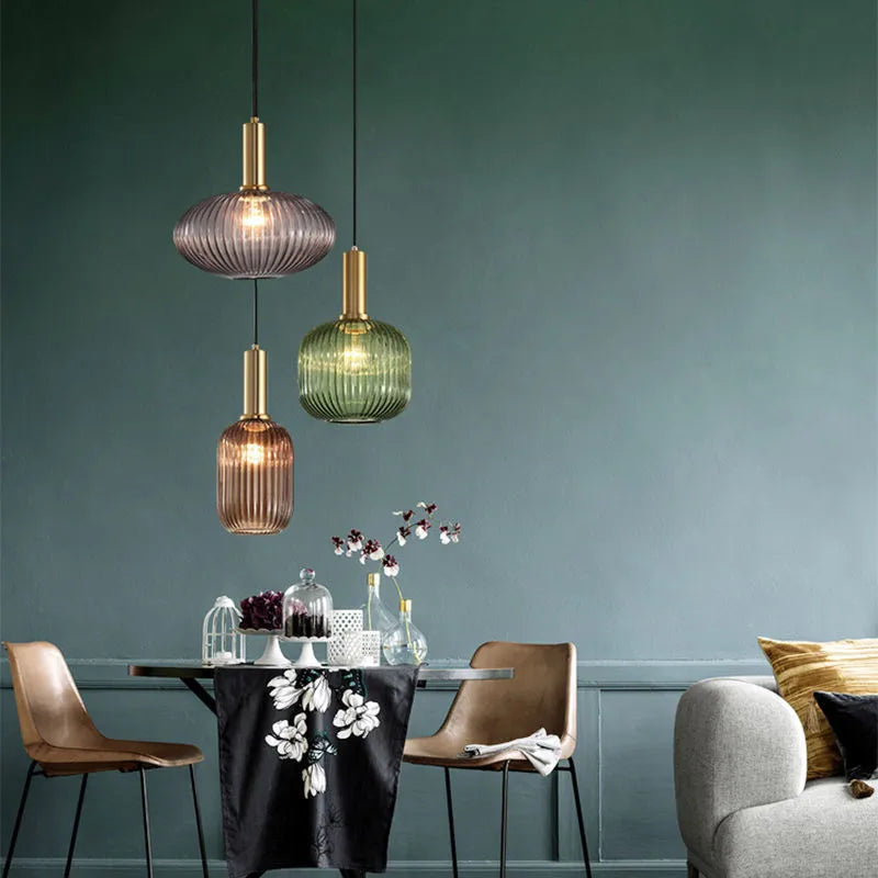 AuriGlas: Glass Pendant Light in Vintage Design – Elegant Hanging Lamp with Brass Details