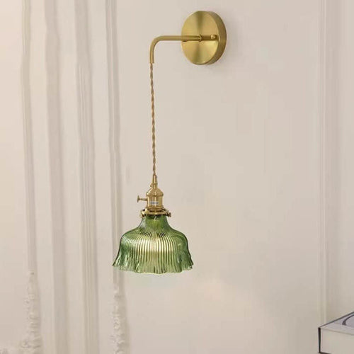AuroraMessing: Elegant LED Wall Light 1-Arm with Green Glass Flower Shade & Brass – Ideal for Living Room & Entrance Area