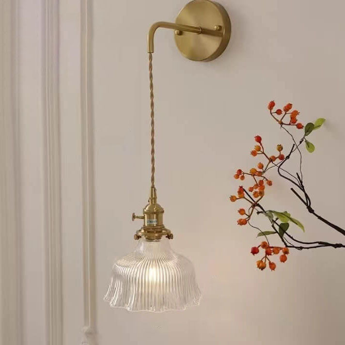 AuroraMessing: Elegant LED Wall Light 1-Arm with Green Glass Flower Shade & Brass – Ideal for Living Room & Entrance Area
