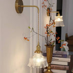 AuroraMessing: Elegant LED Wall Light 1-Arm with Green Glass Flower Shade & Brass – Ideal for Living Room & Entrance Area