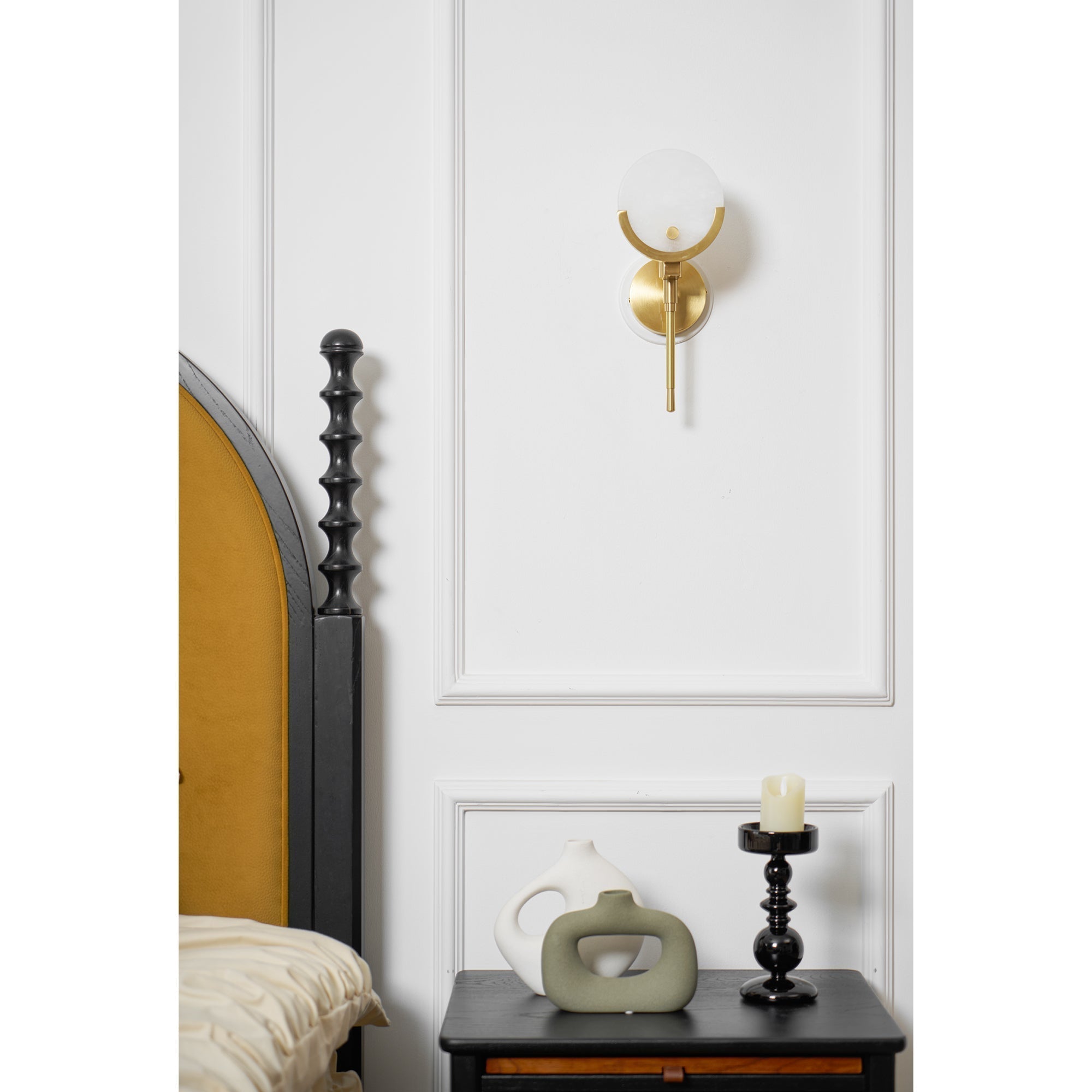 Sable Wandlamp | Messing met Natuurlijk Albast, Sculpturaal Ontwerp