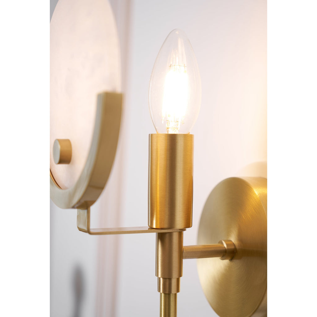 Sable Wandlamp | Messing met Natuurlijk Albast, Sculpturaal Ontwerp