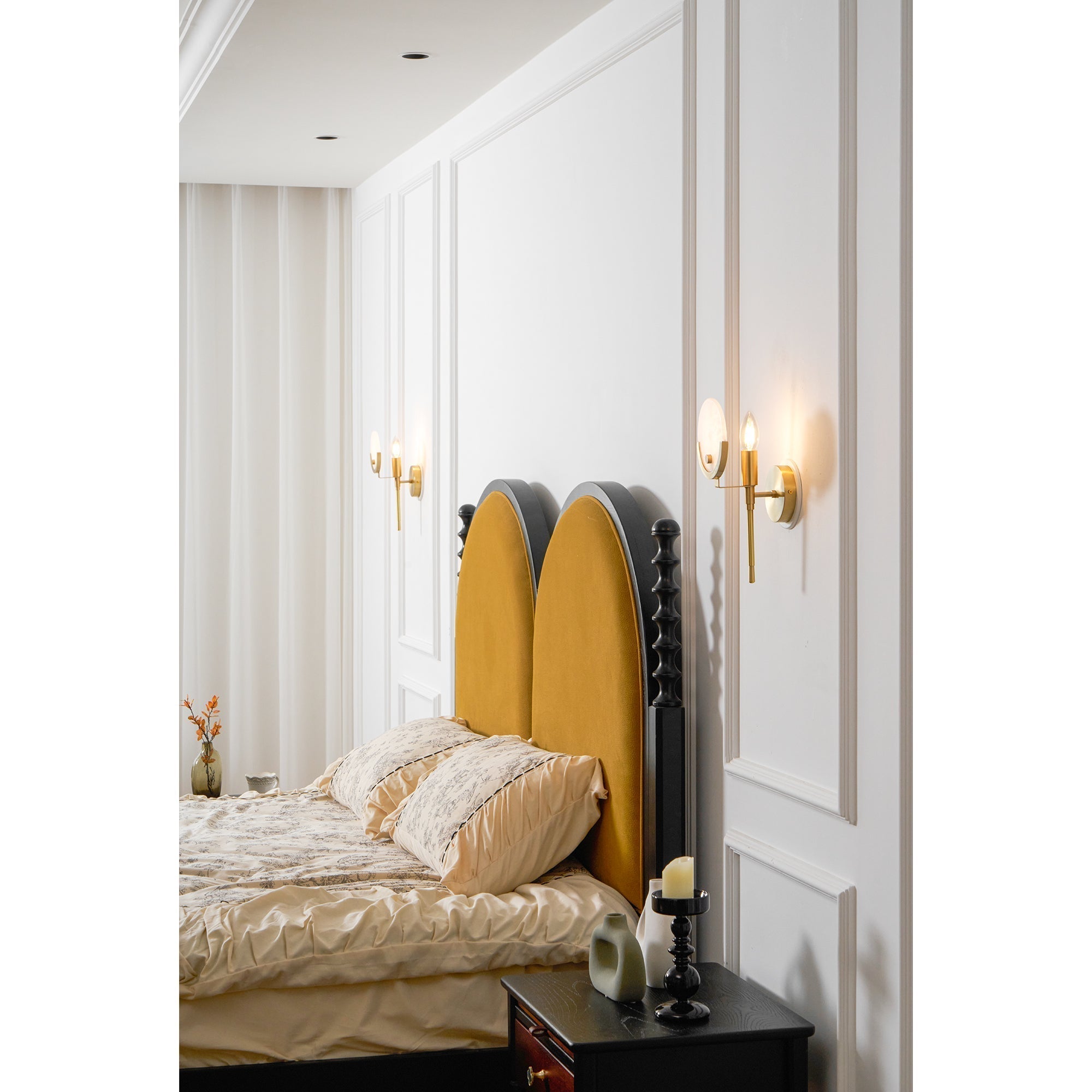 Sable Wandlamp | Messing met Natuurlijk Albast, Sculpturaal Ontwerp