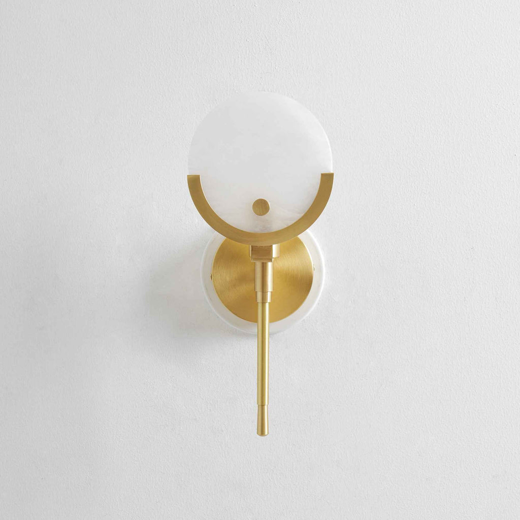 Sable Wandlamp | Messing met Natuurlijk Albast, Sculpturaal Ontwerp