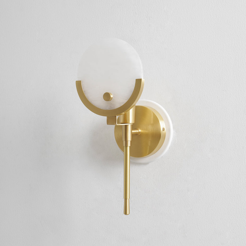 Sable Wandlamp | Messing met Natuurlijk Albast, Sculpturaal Ontwerp