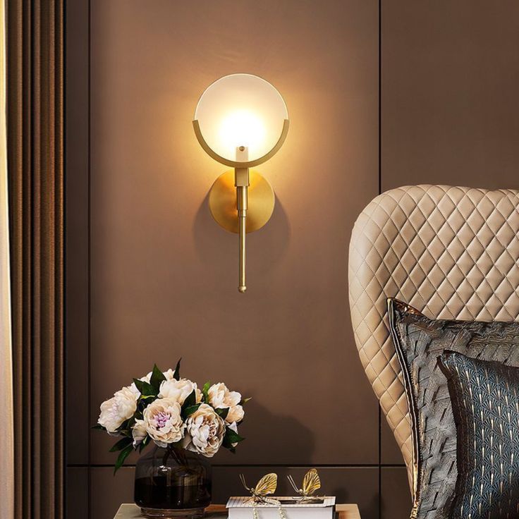 Sable Wandlamp | Messing met Natuurlijk Albast, Sculpturaal Ontwerp