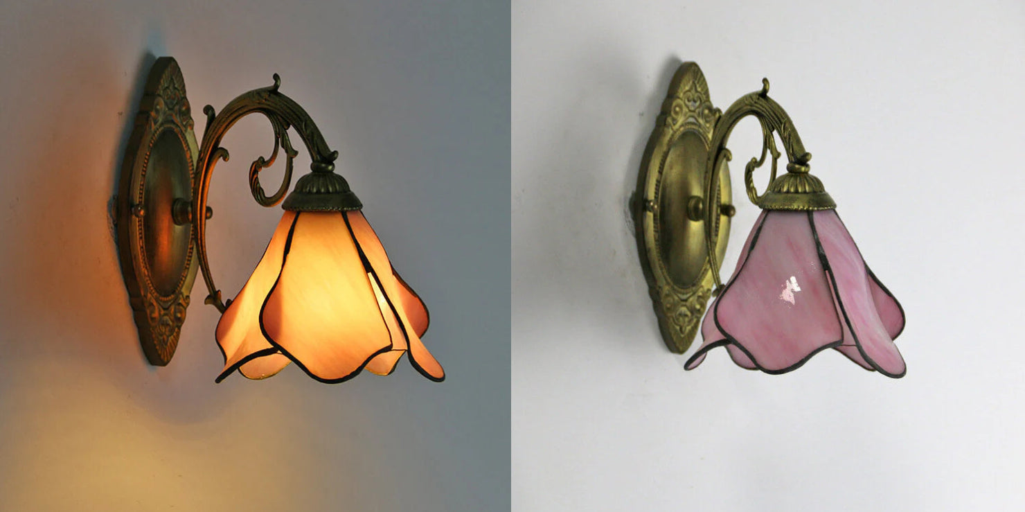 Classic Tiffany Petals Stained Glass Wall Sconce Lamp with Single Light