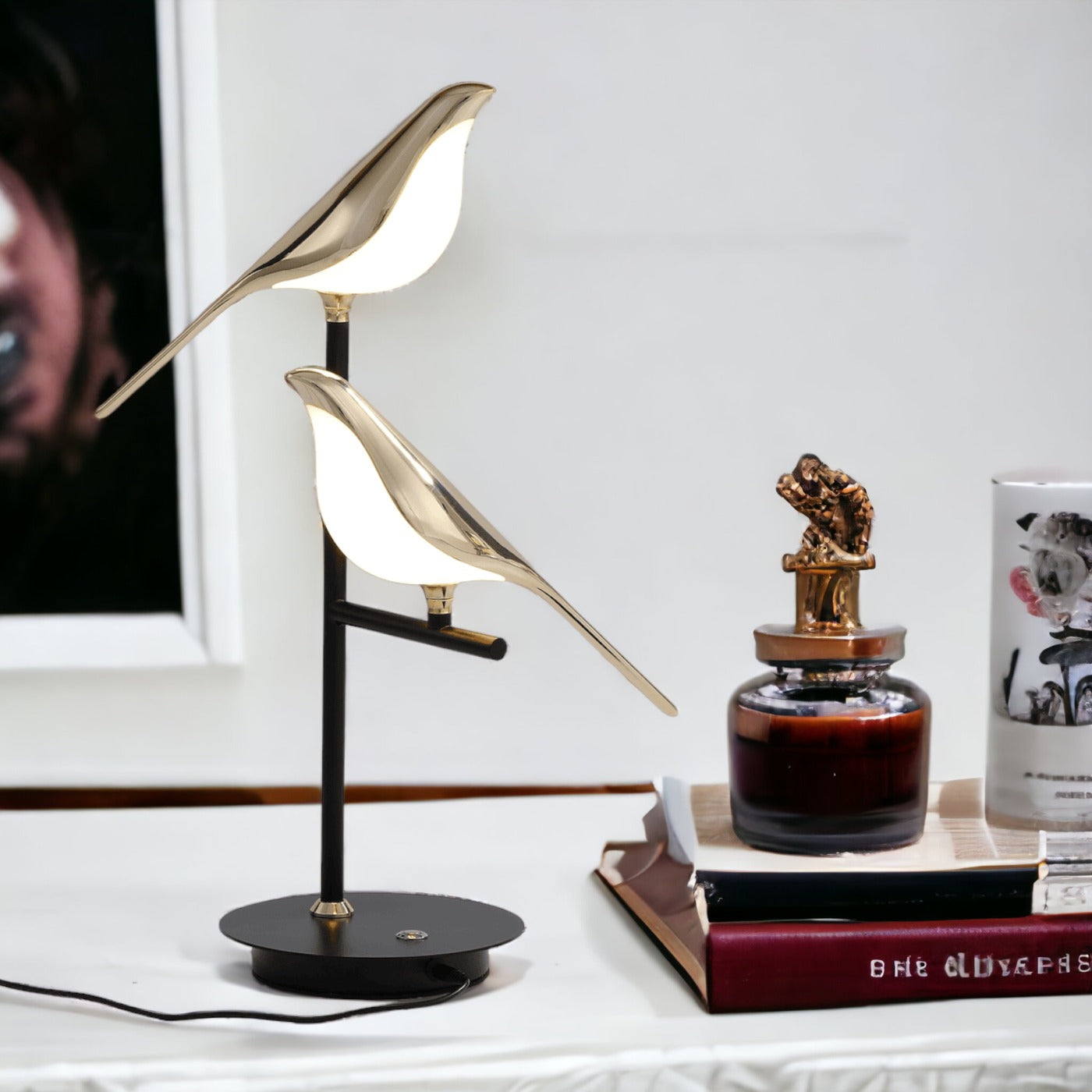 BirdLume: Elegant LED Nightstand Lamp in Bird Design – Energy-Saving Desk Lamp