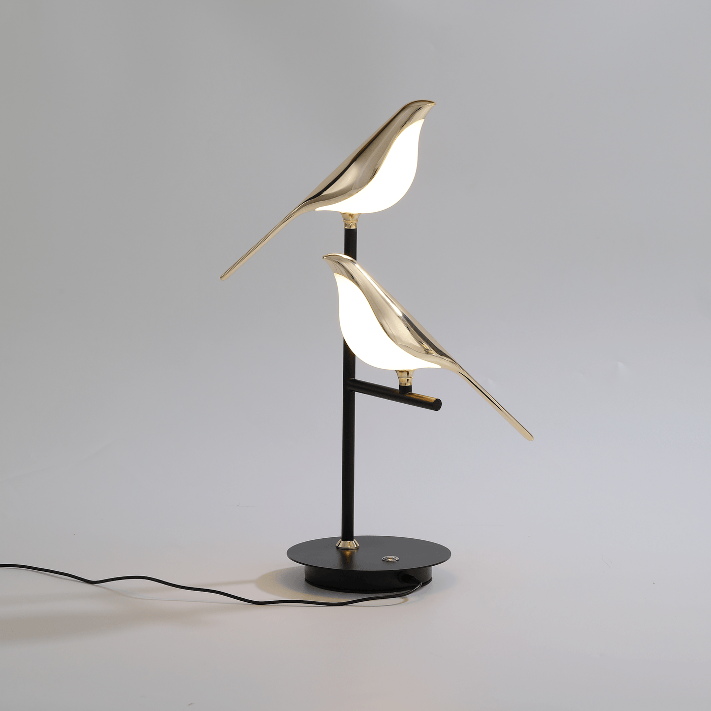 BirdLume: Elegant LED Nightstand Lamp in Bird Design – Energy-Saving Desk Lamp
