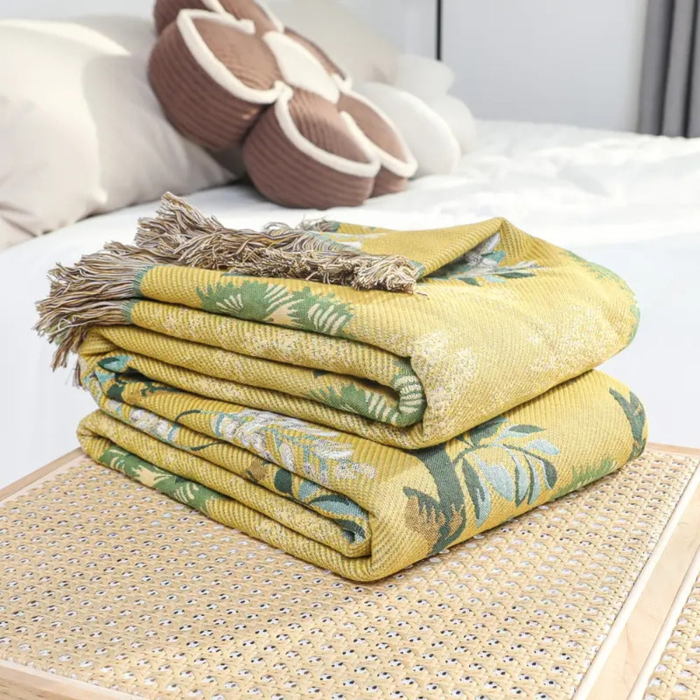 Leaf Charm: Cozy Cotton Blanket with Mulberry Tree Pattern & Light Texture – for Sofa & Bed
