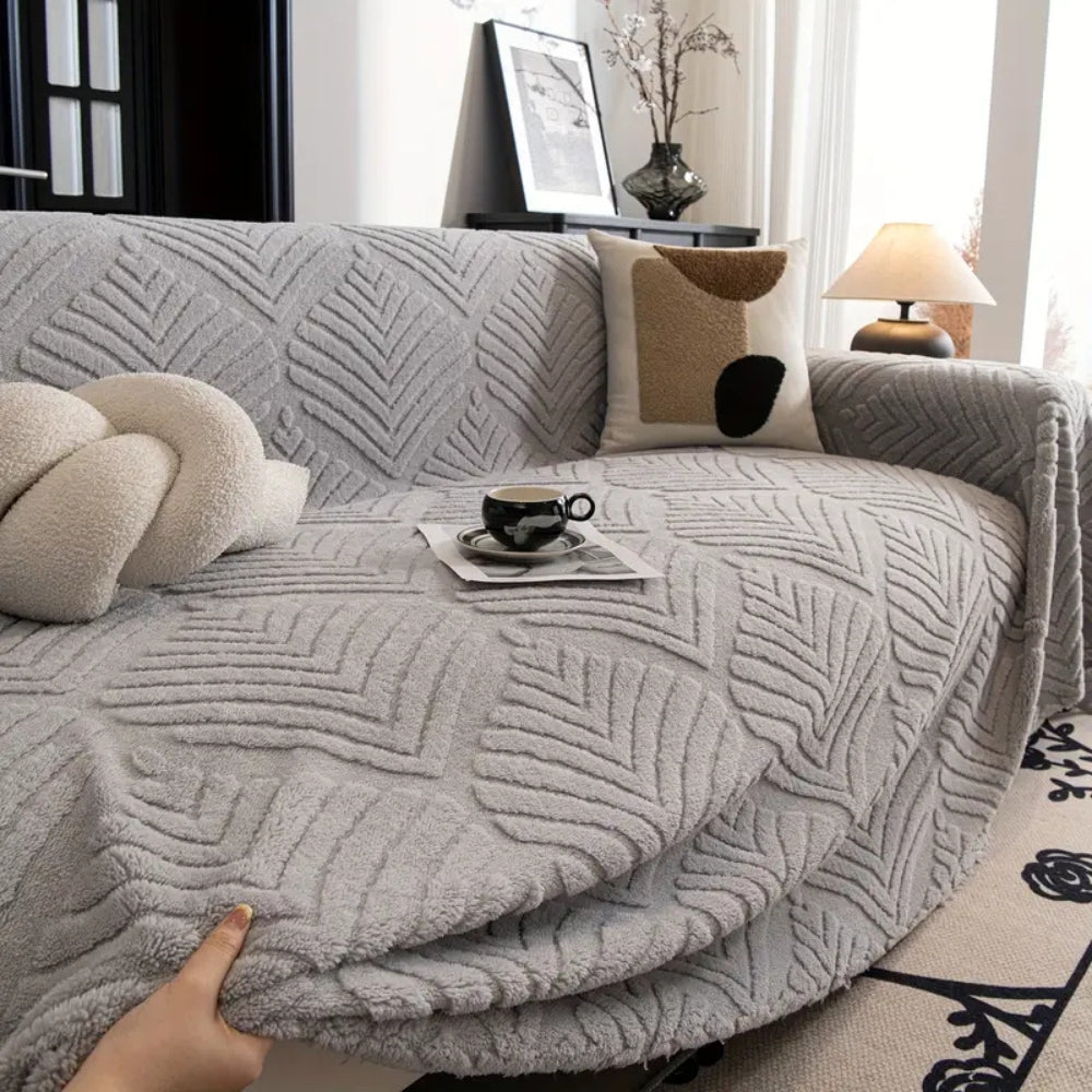 Leaf Line: Fleece Sofa Throw in Herringbone Leaf Pattern & Non-Slip Grip – for Living Room & Couch