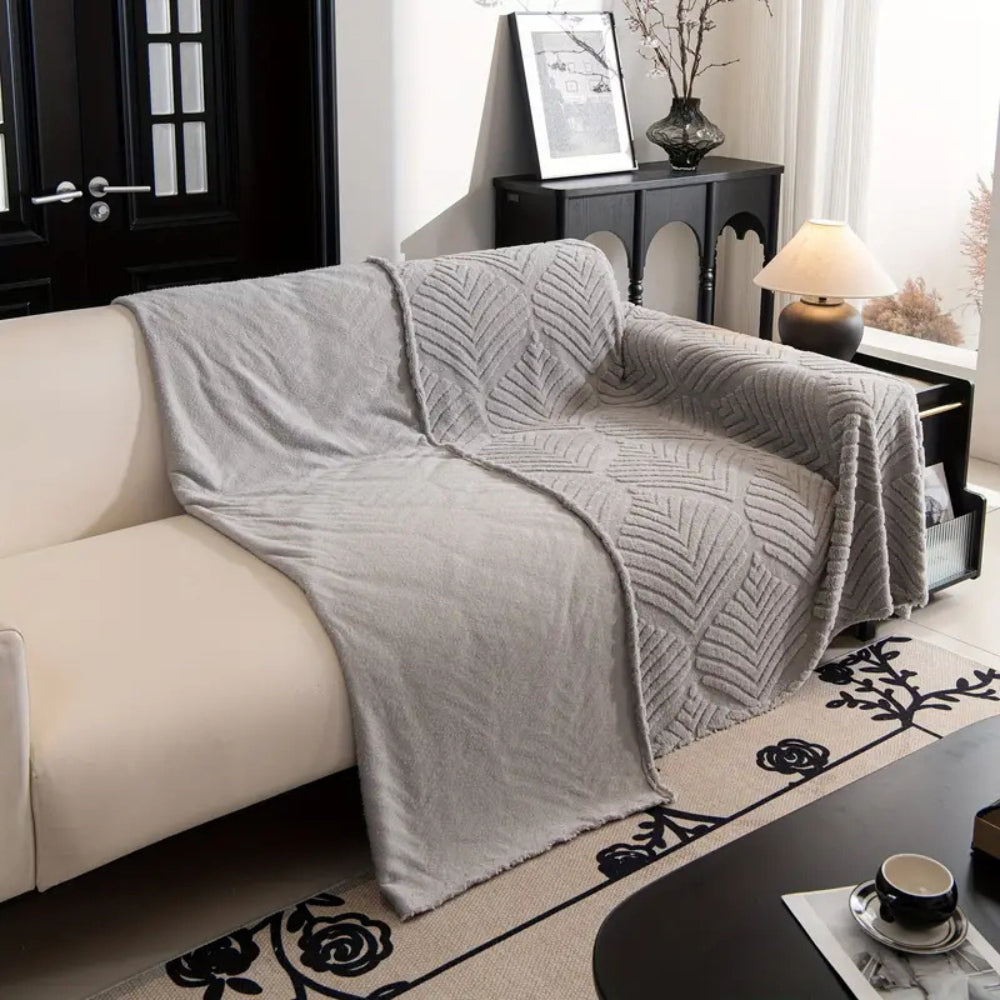 Leaf Line: Fleece Sofa Throw in Herringbone Leaf Pattern & Non-Slip Grip – for Living Room & Couch