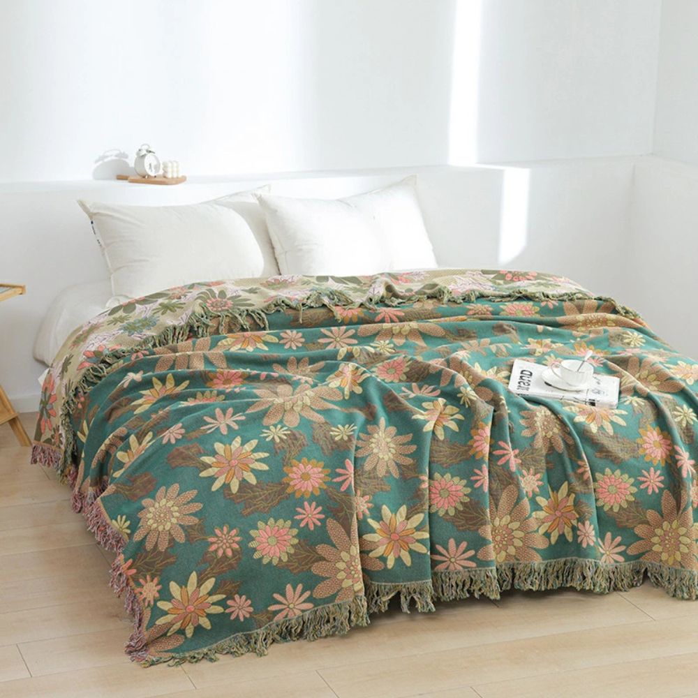 BlütenGrün: Cotton Blankets in Jacquard Design with Floral Pattern & Reversible Function – for Sofa & Bedroom
