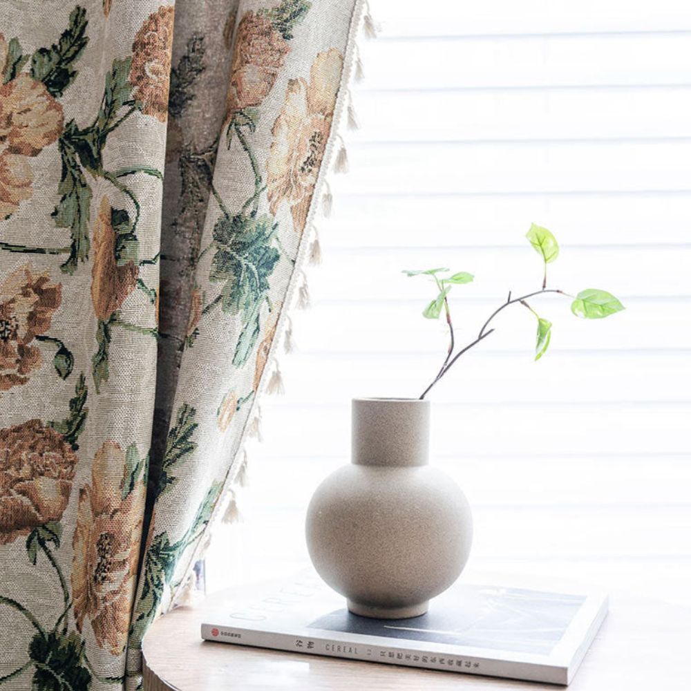 Flower Harmony: Curtain with Floral Pattern and Tassels – Light-Filtering for Bedroom and Living Room