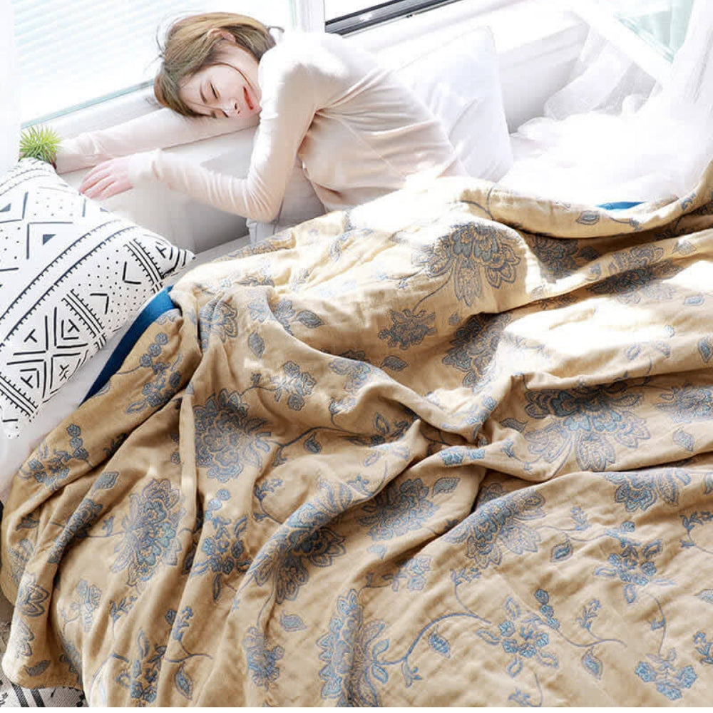Blossom Dream: Cotton Cuddly Blanket with Floral Pattern – Lightweight Summer Blanket for Sofa & Bed