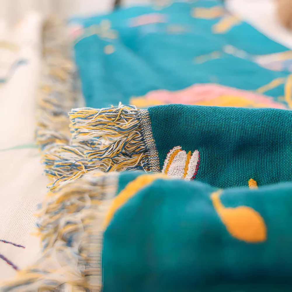 BohoNest: Cotton Blanket with Bird Pattern – Lightweight Cozy Blanket with Fringes