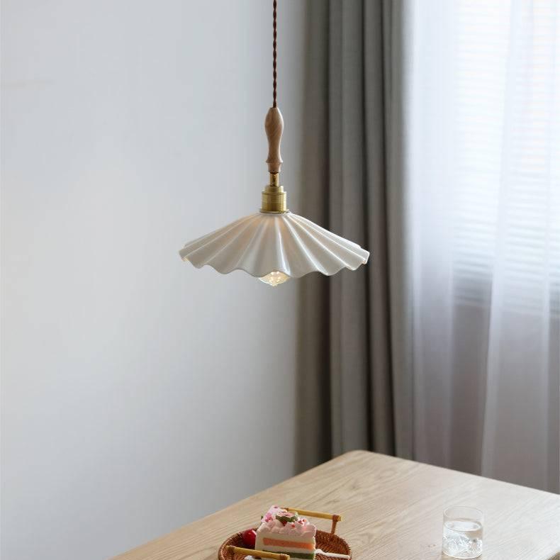 Brasséa: Pendant Light with Ribbed Ceramic Shade & Wooden Mounting – for Kitchen Island & Breakfast Area
