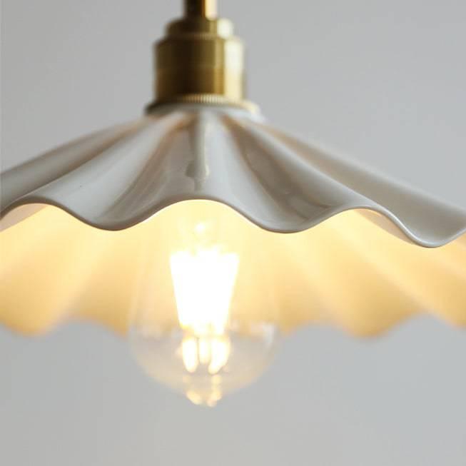 Brasséa: Pendant Light with Ribbed Ceramic Shade & Wooden Mounting – for Kitchen Island & Breakfast Area