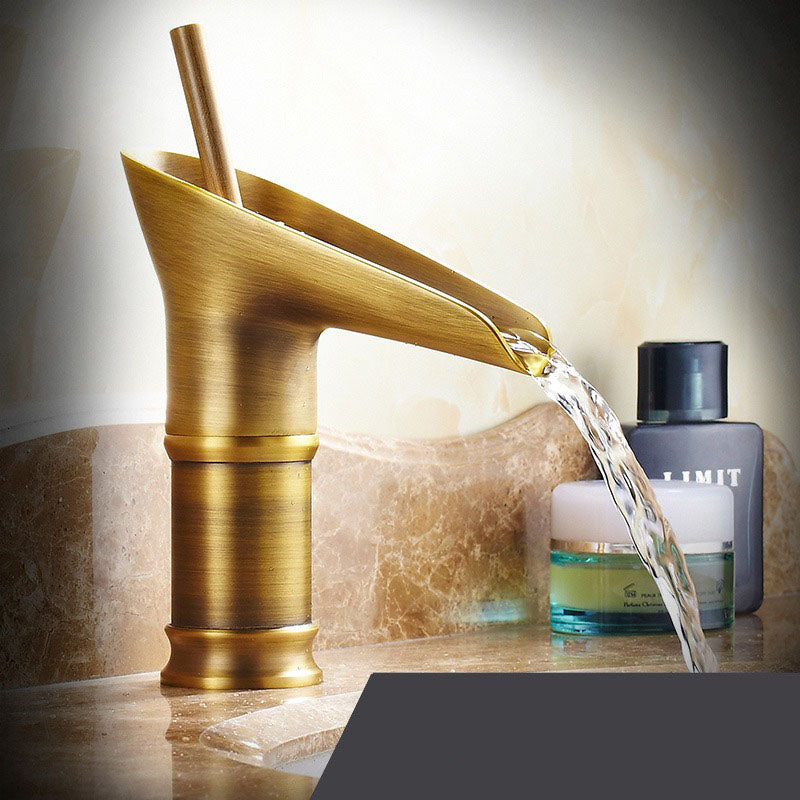 Bronzelle: Retro Brass Faucet – Vintage Style for Bathroom & Kitchen