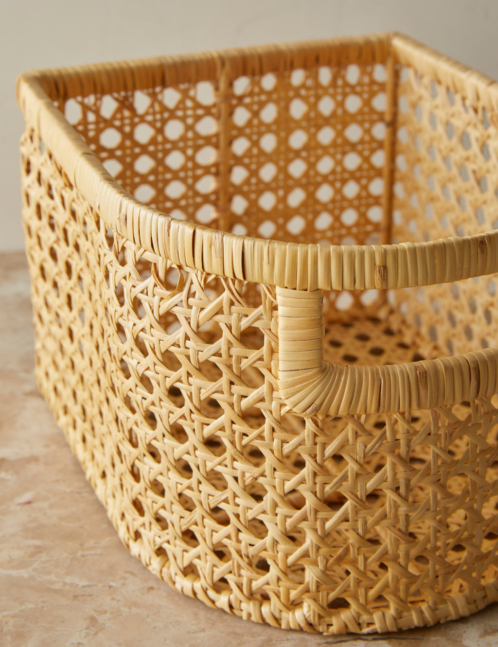 Bela Cane Basket | Flat-Back Design, Front-Facing Handle