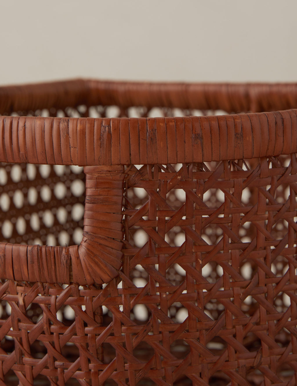 Bela Cane Basket | Flat-Back Design, Front-Facing Handle