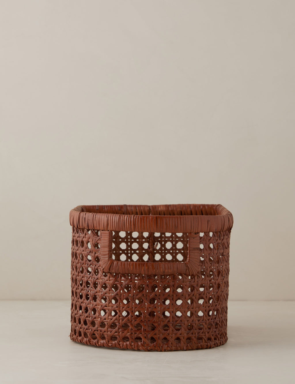 Bela Cane Basket | Flat-Back Design, Front-Facing Handle
