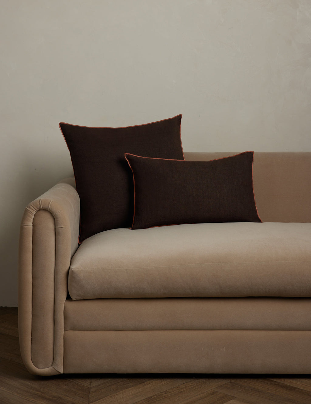 Cleo Linen Pillow | Contrast Piping, Two-Tone Design