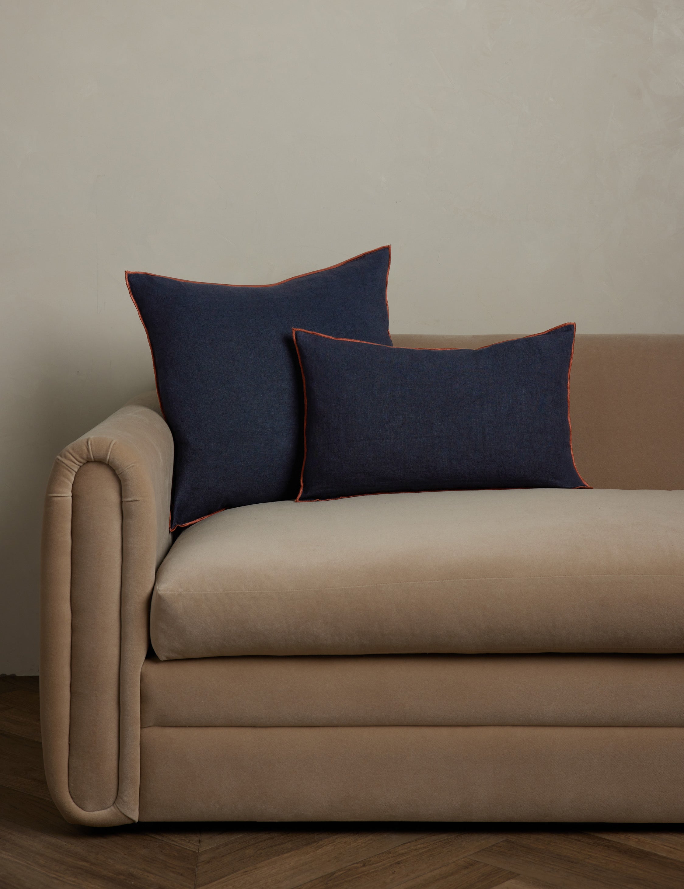 Carys Linen Pillow | Contrast Piping, Two-Tone Design