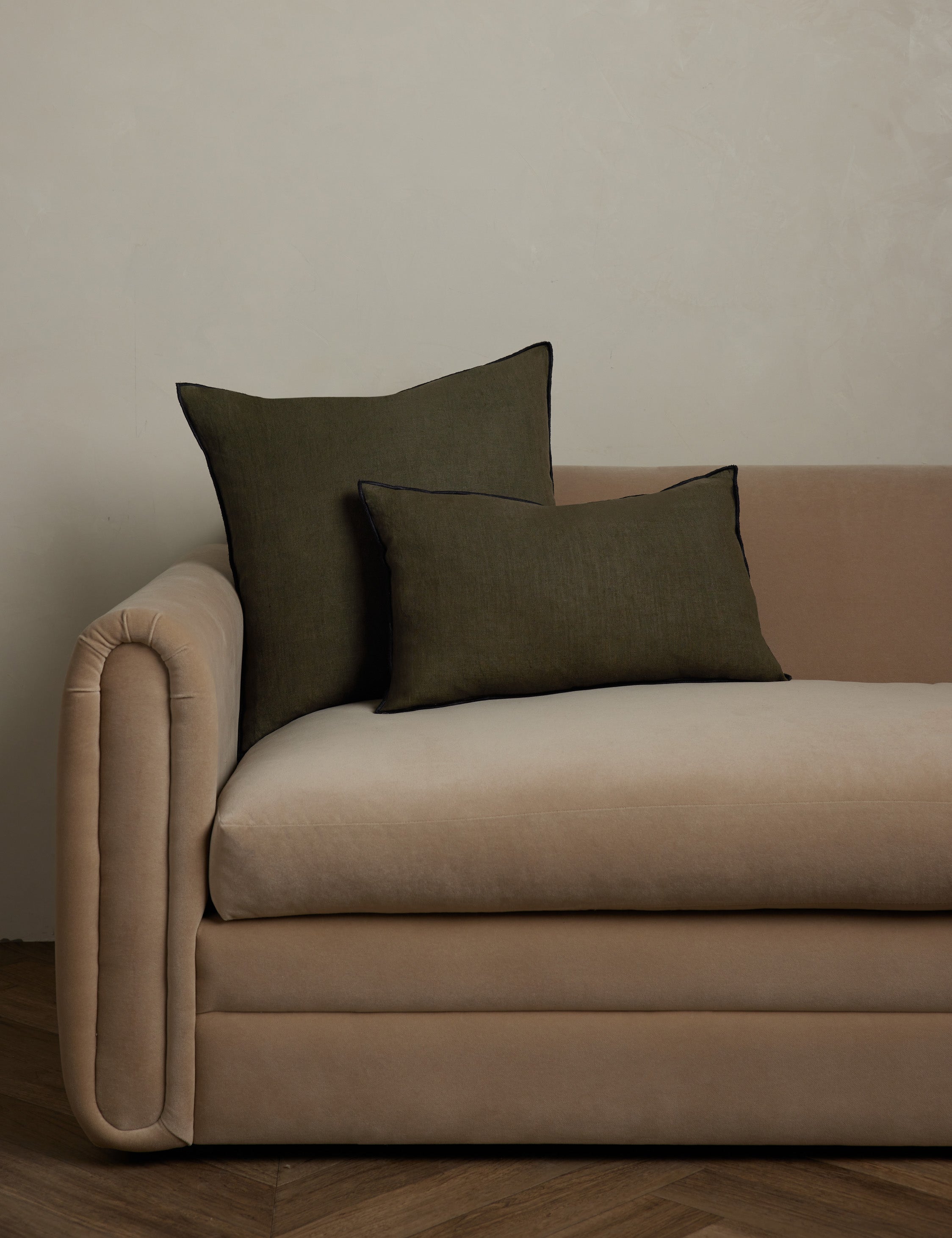 Carys Linen Pillow | Contrast Piping, Two-Tone Design