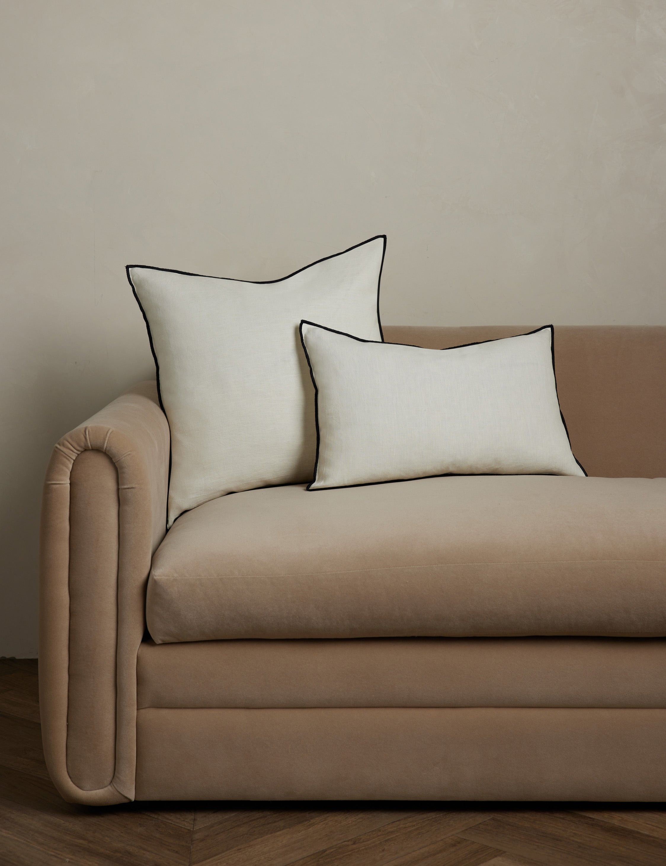 Cleo Linen Pillow | Contrast Piping, Two-Tone Design