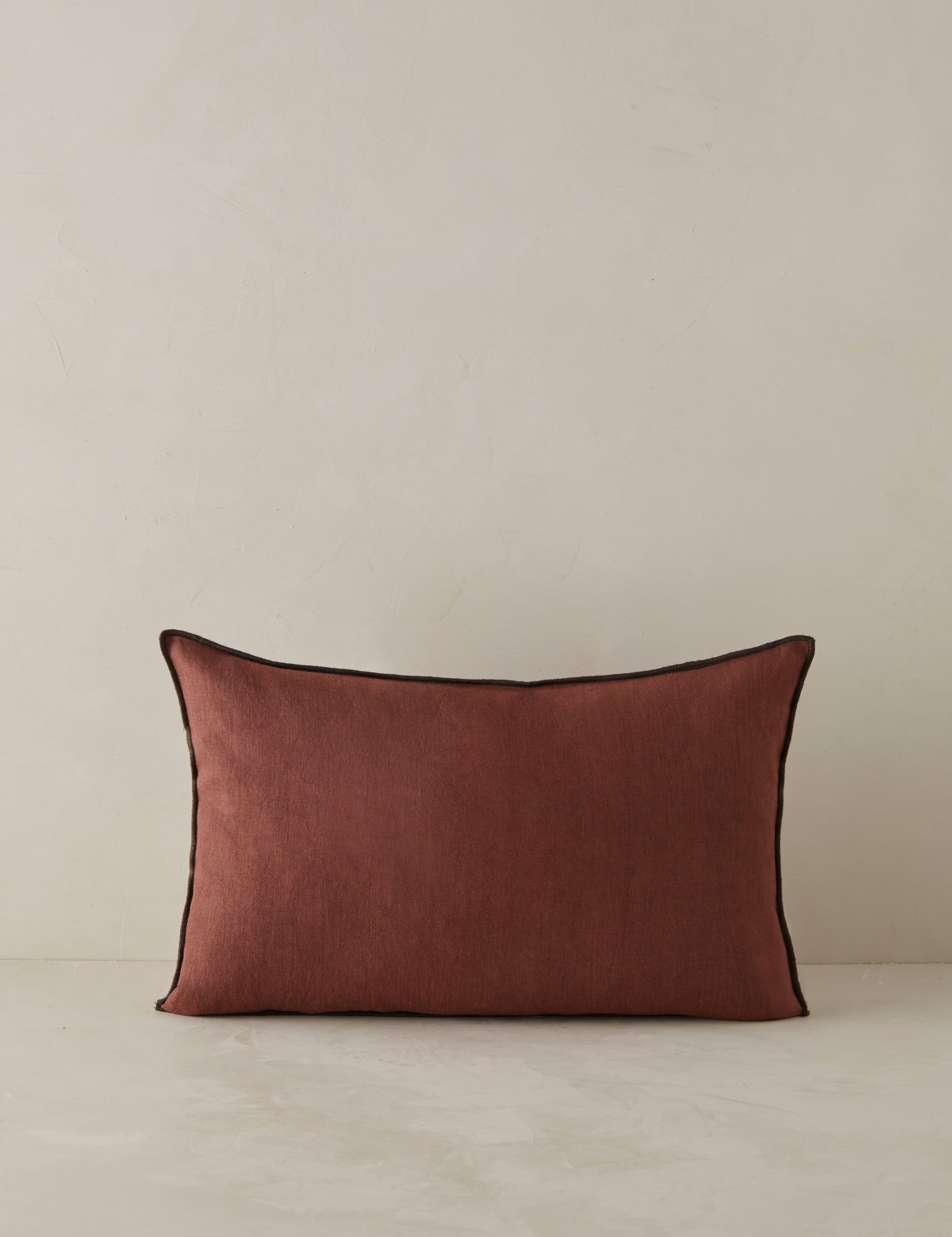 Carys Linen Pillow | Contrast Piping, Two-Tone Design