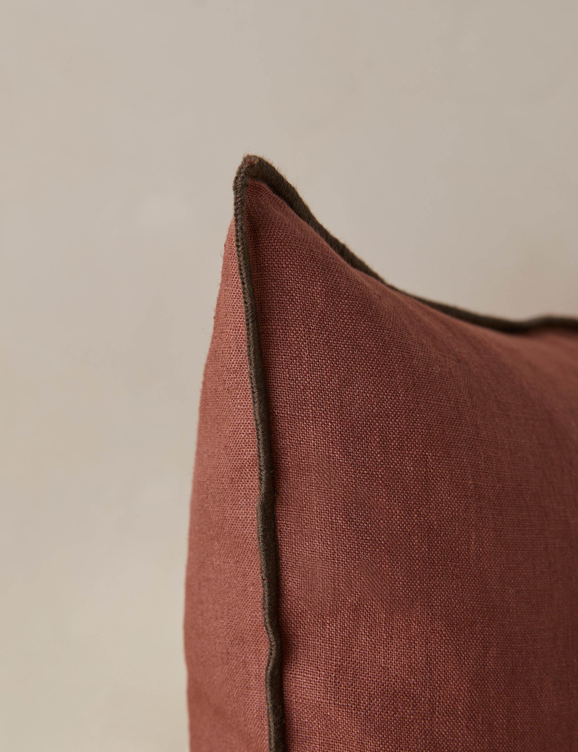 Carys Linen Pillow | Contrast Piping, Two-Tone Design