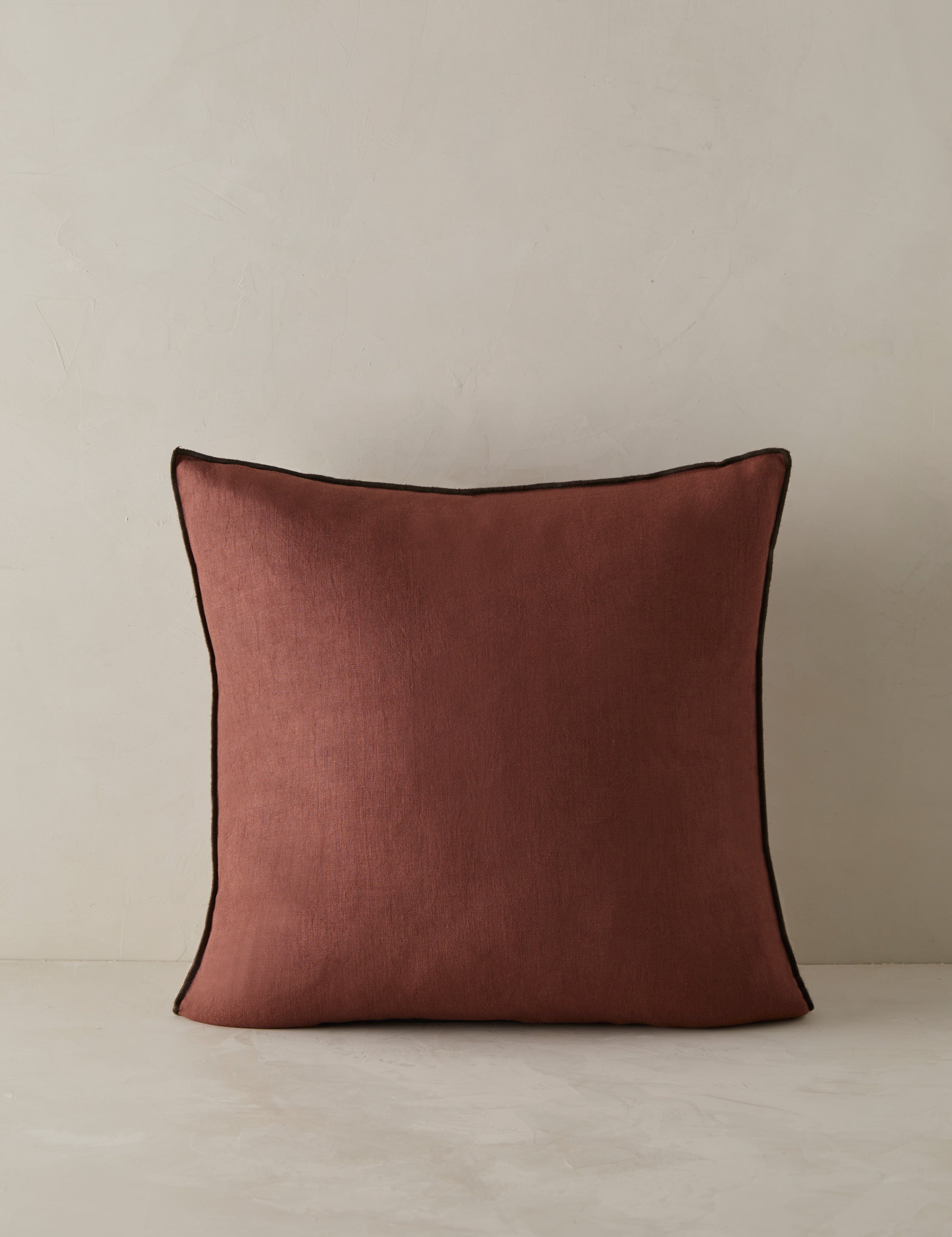 Carys Linen Pillow | Contrast Piping, Two-Tone Design
