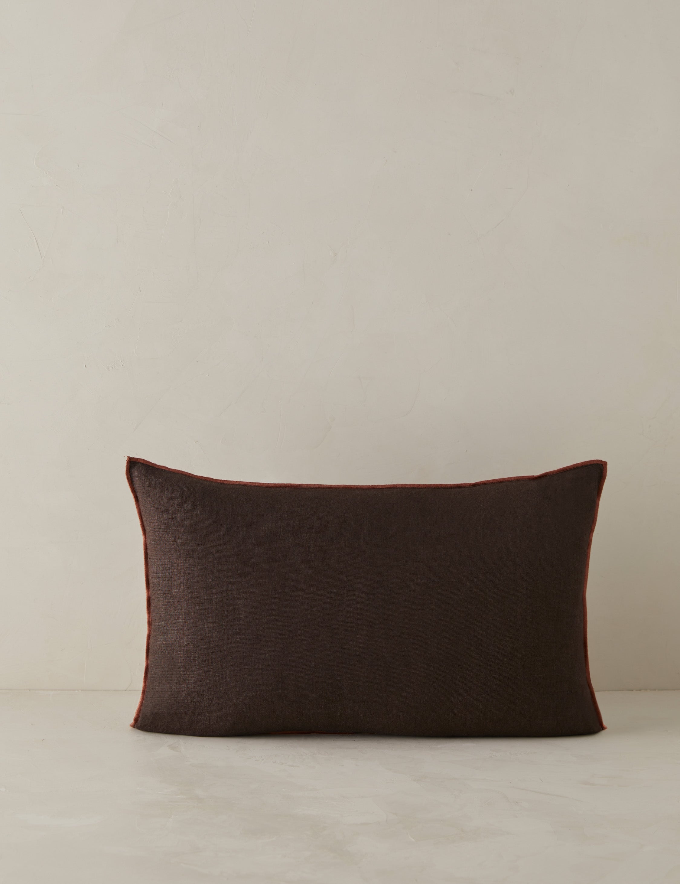 Carys Linen Pillow | Contrast Piping, Two-Tone Design