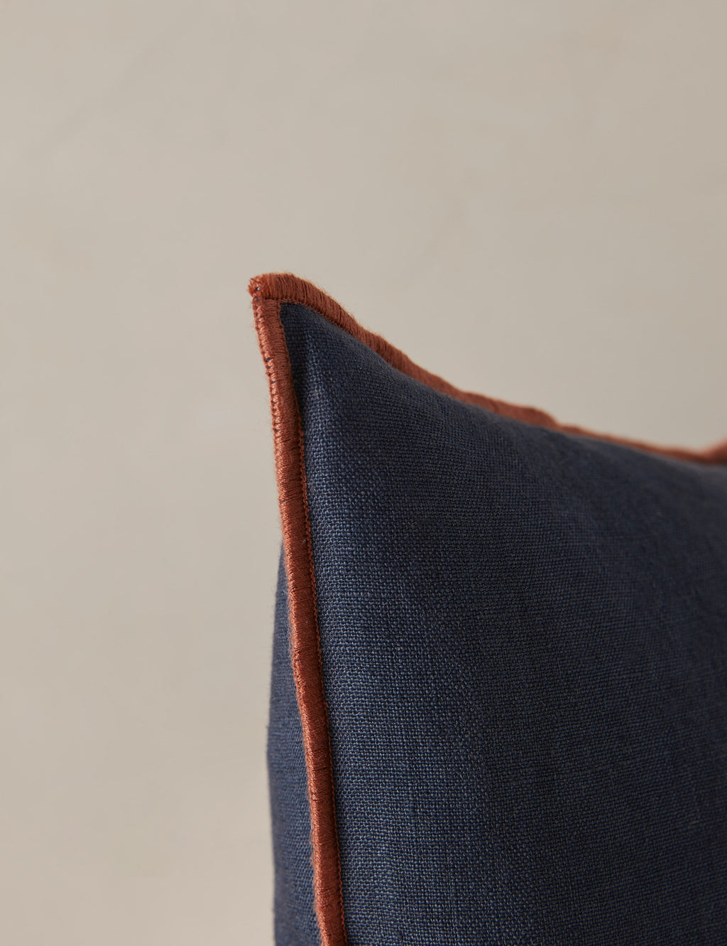 Cleo Linen Pillow | Contrast Piping, Two-Tone Design