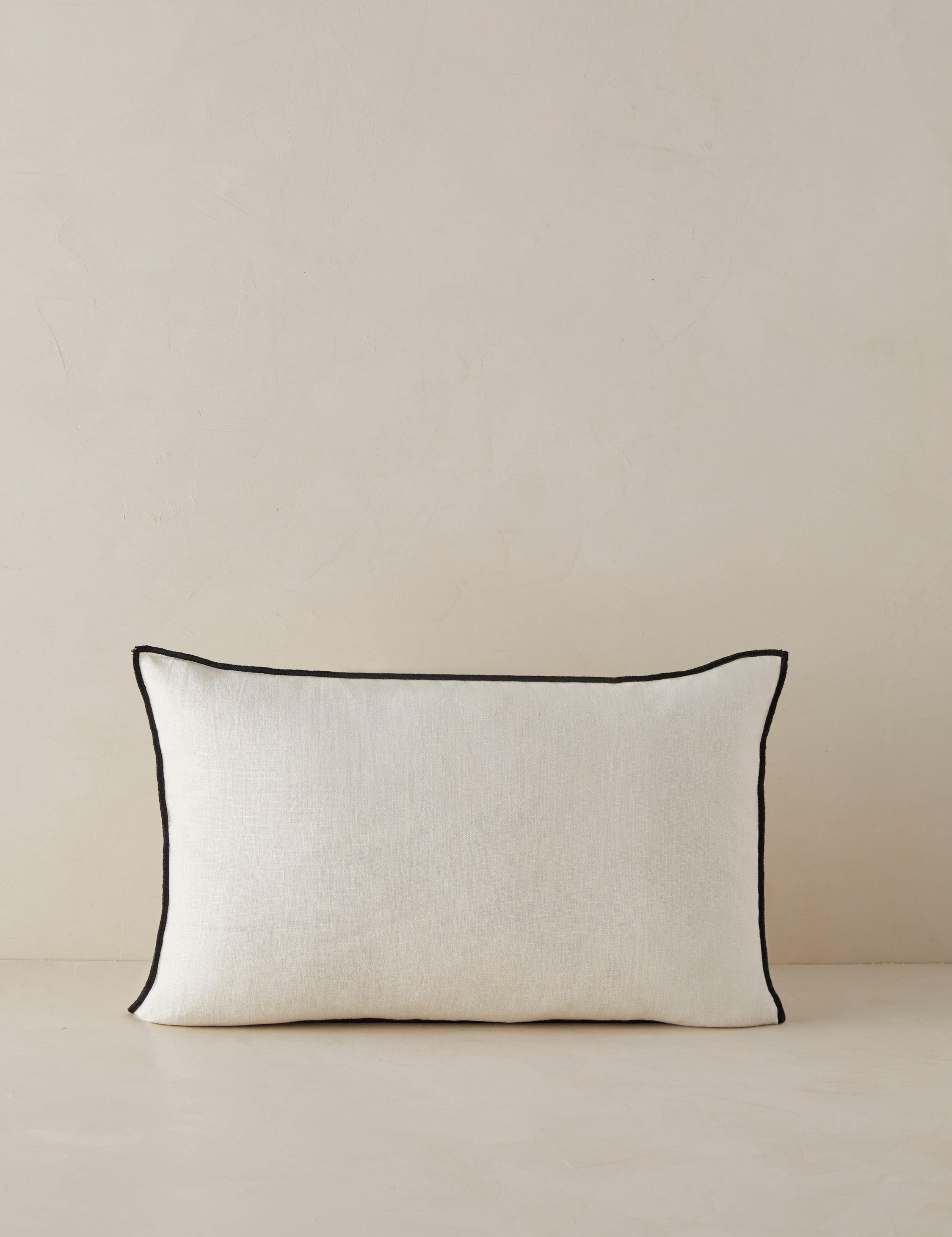 Carys Linen Pillow | Contrast Piping, Two-Tone Design