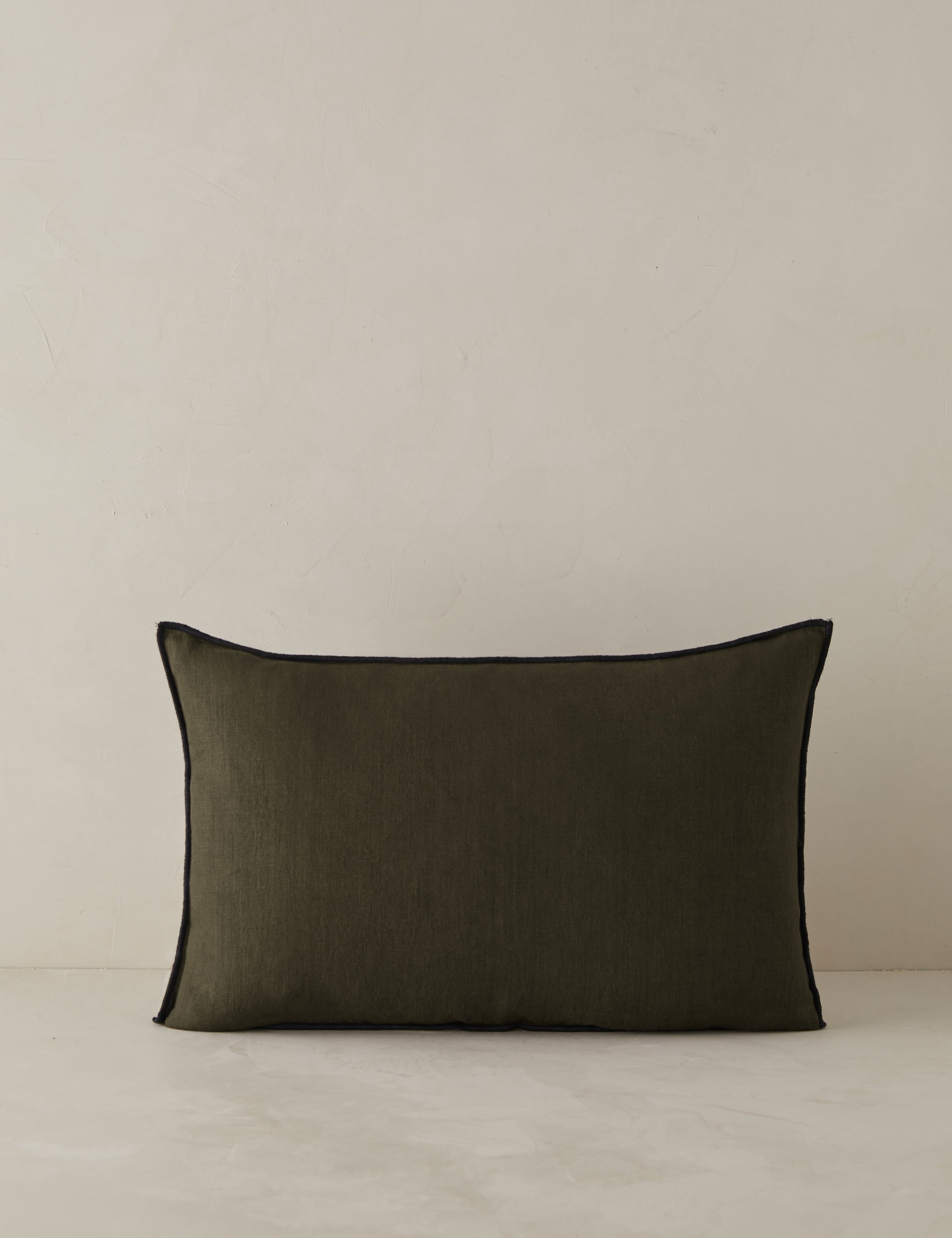 Cleo Linen Pillow | Contrast Piping, Two-Tone Design