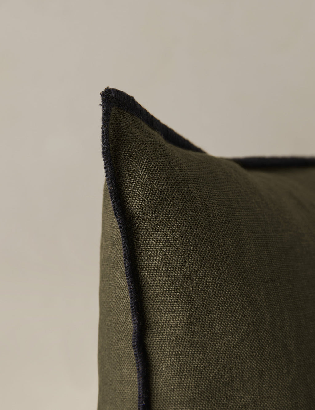 Cleo Linen Pillow | Contrast Piping, Two-Tone Design