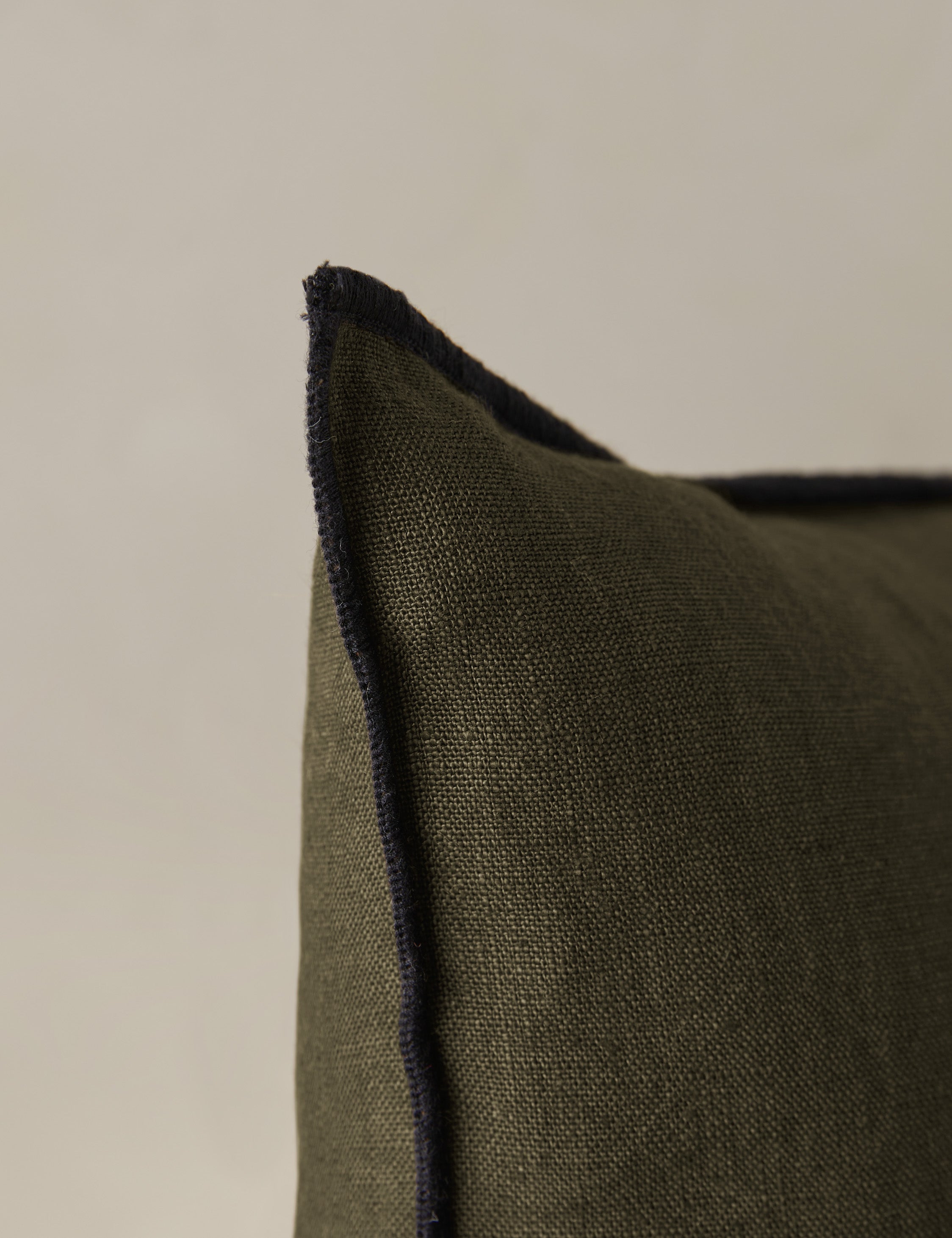 Cleo Linen Pillow | Contrast Piping, Two-Tone Design