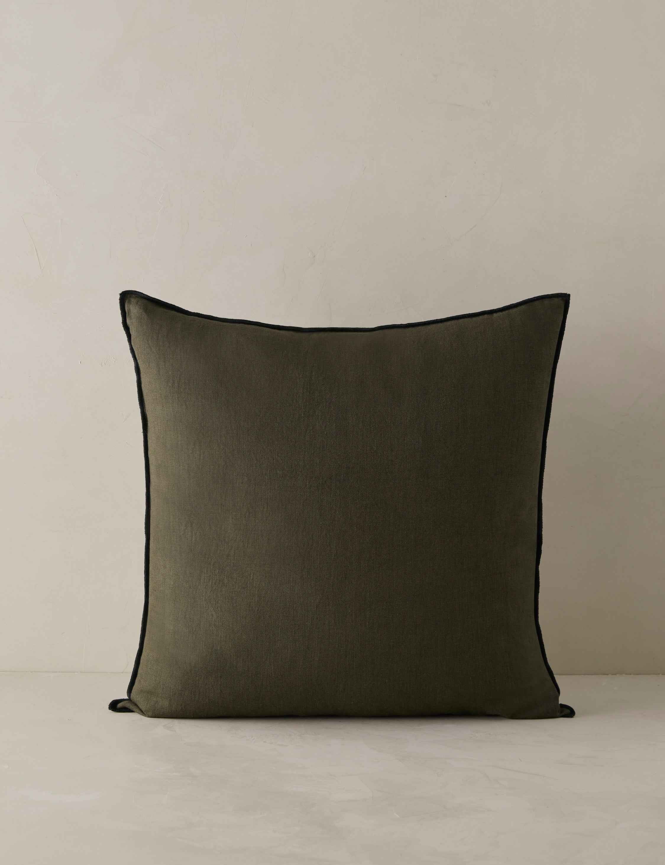 Cleo Linen Pillow | Contrast Piping, Two-Tone Design
