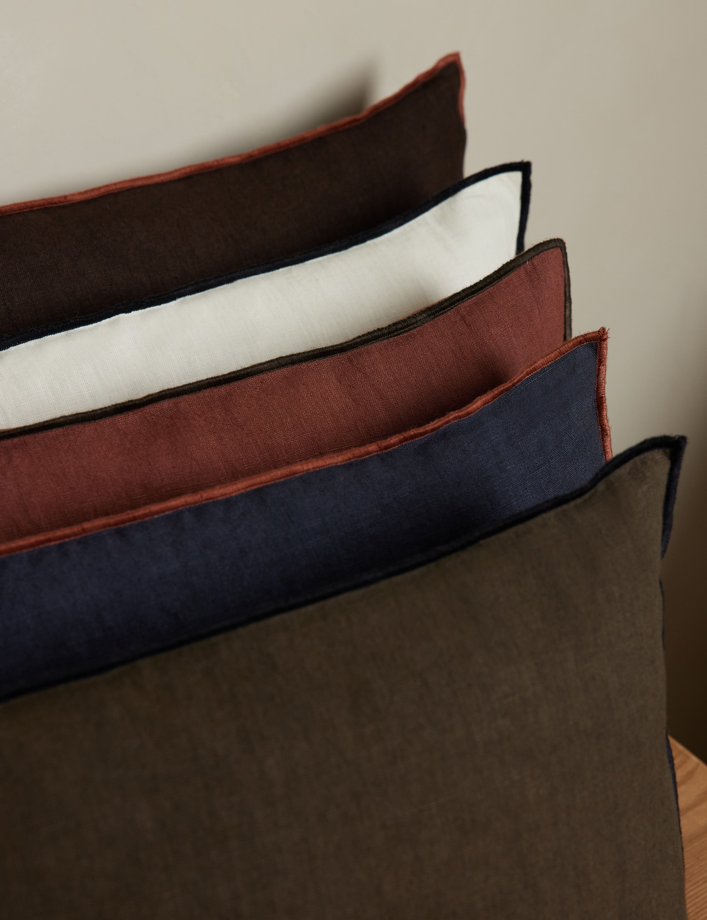 Cleo Linen Pillow | Contrast Piping, Two-Tone Design